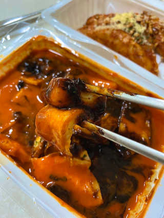 죠스떡볶이 [죠스푸드] 짜빠떡볶이+떡또그+범벅만두 신메뉴 3종 — 5점을 준 리뷰어가 2020년 5월 올린 사용 사진