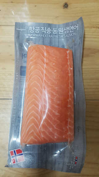 동원산업 항공직송 동원생연어_400g — 5점을 준 리뷰어가 2020년 4월 올린 사용 사진