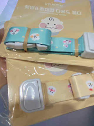 유비맘 젖병 빨대컵 다용도 홀더 1+1 _ 컬러 랜덤 발송 — 4점을 준 리뷰어가 2020년 10월 올린 사용 사진