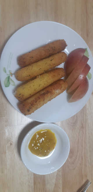 가치식탁 리얼치즈스틱, 리얼크림치즈볼 — 5점을 준 리뷰어가 2020년 9월 올린 사용 사진