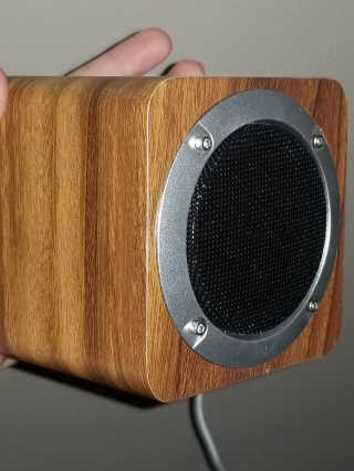 SEVIZ MINI10W 레트로 블루투스 스피커 — 5점을 준 리뷰어가 2020년 8월 올린 사용 사진