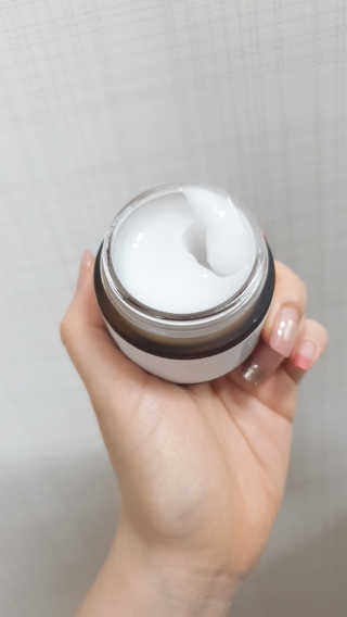 La Theorie Hydrating Ingredients | 하이드레이팅 인그레이디언츠 — 5점을 준 리뷰어가 2020년 5월 올린 사용 사진