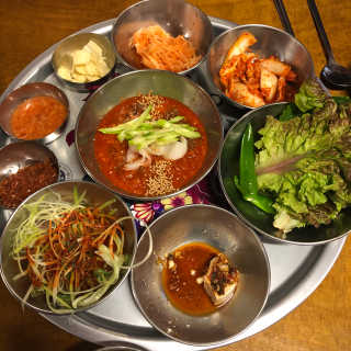[동네맛집족발] 4개 족발 중 택1 — 4점을 준 리뷰어가 2020년 4월 올린 사용 사진