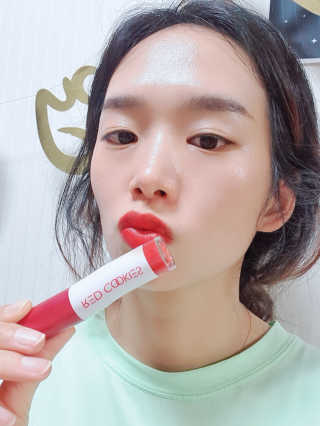 레드쿠키 브라우니 벨벳 립 틴트 — 5점을 준 리뷰어가 2020년 5월 올린 사용 사진