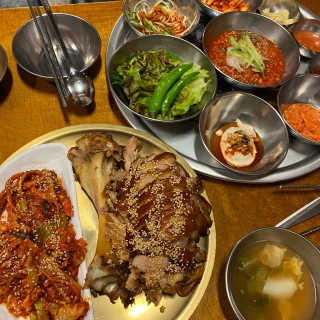 [동네맛집족발] 4개 족발 중 택1 — 4.5점을 준 리뷰어가 2020년 5월 올린 사용 사진