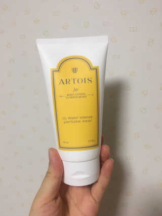 아르투아 ARTOIS 꽃밭에 누운듯 은은한 꽃향기, 아르투아 자르 바디로션 — 4.5점을 준 리뷰어가 2020년 7월 올린 사용 사진