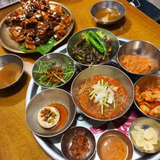 [동네맛집족발] 4개 족발 중 택1 — 4.5점을 준 리뷰어가 2020년 4월 올린 사용 사진
