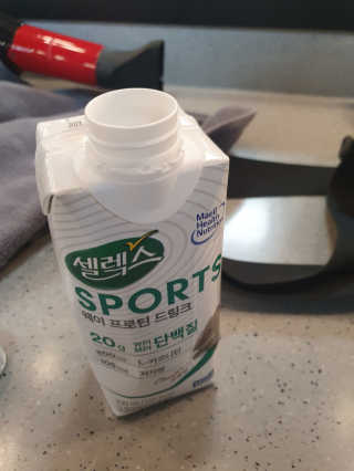 셀렉스스포츠 셀렉스 스포츠 드링크 초콜릿 _ 330ml x 12팩 — 5점을 준 리뷰어가 2020년 11월 올린 사용 사진