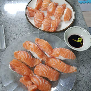 동원산업 항공직송 동원생연어_400g — 5점을 준 리뷰어가 2020년 4월 올린 사용 사진