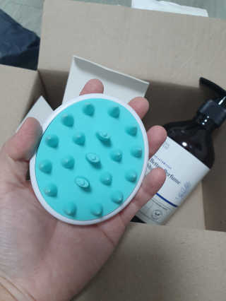 달리프 베러 퍼퓸 샴푸 1000ml 레이니데이 or 일랑로즈 — 5점을 준 리뷰어가 2020년 4월 올린 사용 사진