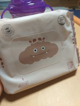 아이수 브론 몬스터 휴대용 아기 물티슈 — 5점을 준 리뷰어가 2020년 12월 올린 사용 사진