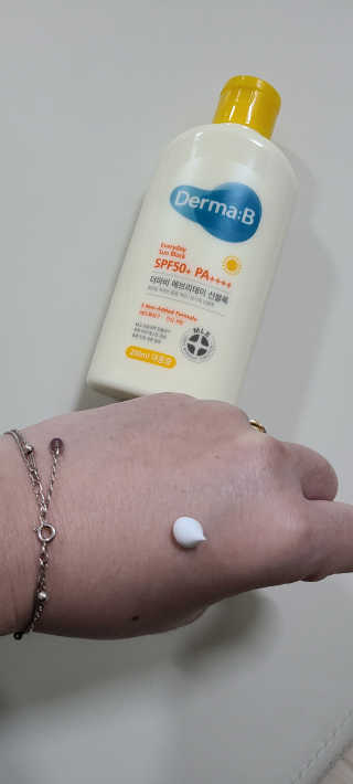 더마비 에브리데이 선블록 SPF50+PA++++ — 5점을 준 리뷰어가 2020년 4월 올린 사용 사진