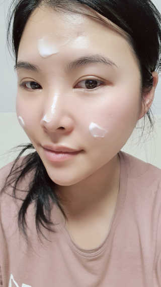 델라본 마린 콜라겐 수분크림 — 5점을 준 리뷰어가 2020년 7월 올린 사용 사진