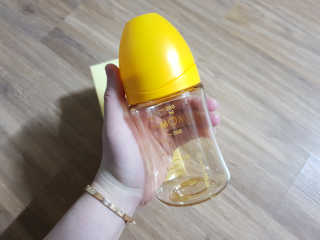 유비맘 PPSU 젖병 노꼭지_200ml_컬러 랜덤 발송 — 5점을 준 리뷰어가 2020년 6월 올린 사용 사진