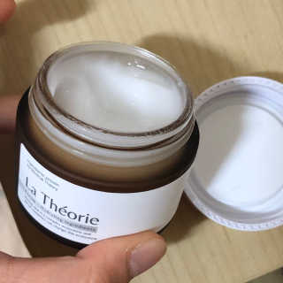 La Theorie Hydrating Ingredients | 하이드레이팅 인그레이디언츠 — 5점을 준 리뷰어가 2020년 5월 올린 사용 사진