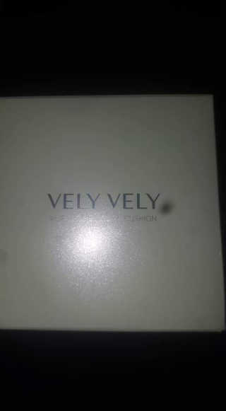 VELY VELY 아우라 허니 글로우 쿠션 — 5점을 준 리뷰어가 2020년 4월 올린 사용 사진