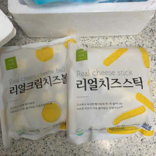 가치식탁 리얼치즈스틱, 리얼크림치즈볼 — 4.5점을 준 리뷰어가 2020년 8월 올린 사용 사진