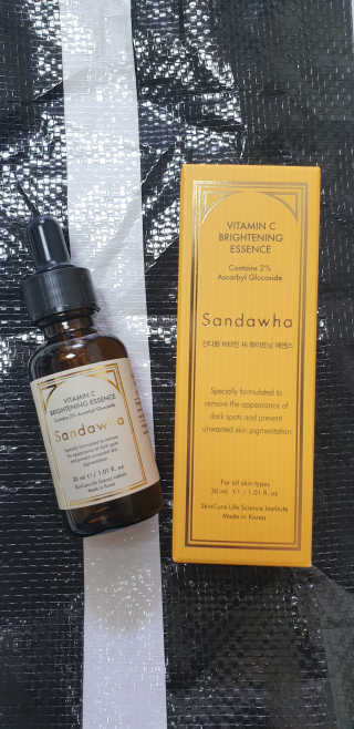 [스킨큐어] 산다화 비타민C 화이트닝 에센스 30ml — 5점을 준 리뷰어가 2020년 4월 올린 사용 사진