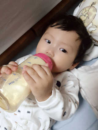 유비맘 PPSU 젖병 노꼭지_260ml_컬러 랜덤 발송 — 5점을 준 리뷰어가 2020년 10월 올린 사용 사진