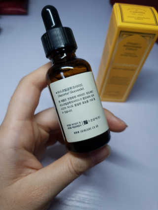 [스킨큐어] 산다화 비타민C 화이트닝 에센스 30ml — 5점을 준 리뷰어가 2020년 4월 올린 사용 사진