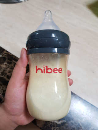 하이비코리아 앉아서나서서먹는젖병 하이비 PPSU 빨대젖병 — 3점을 준 리뷰어가 2020년 6월 올린 사용 사진