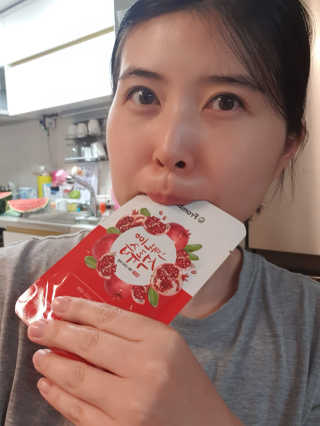 프롬바이오 오직 석류만 [그대로100 석류즙] 하루 1포로 건강하게 — 5점을 준 리뷰어가 2020년 6월 올린 사용 사진