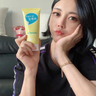 IO 아이오 오늘도 넌 눈부셔 - 데일리 스크럽 클렌징폼 — 5점을 준 리뷰어가 2020년 10월 올린 사용 사진