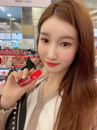릴리바이레드 쥬시라이어 워터틴트 02 체리 크러쉬인 척 — 5점을 준 리뷰어가 2020년 4월 올린 사용 사진