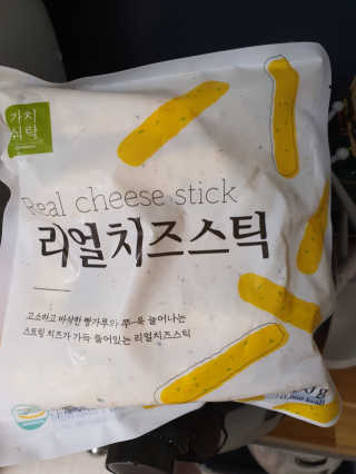 가치식탁 리얼치즈스틱, 리얼크림치즈볼 — 3점을 준 리뷰어가 2020년 8월 올린 사용 사진