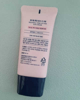 메디힐 수딩 모이스트 선에센스 / 톤업 핑크 선크림 2종 — 4점을 준 리뷰어가 2020년 4월 올린 사용 사진