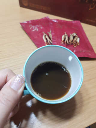 서울약사신협_프리미엄 6년근 홍삼진액_70mlx30포 — 5점을 준 리뷰어가 2020년 6월 올린 사용 사진