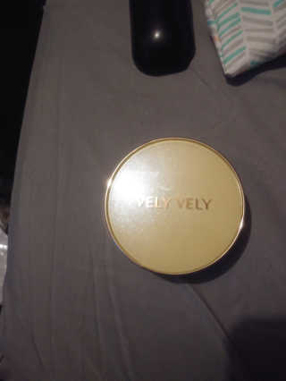 VELY VELY 아우라 허니 글로우 쿠션 — 5점을 준 리뷰어가 2020년 4월 올린 사용 사진