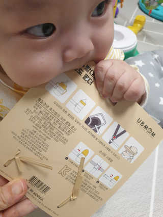 유비맘 젖병 빨대컵 다용도 홀더 1+1 _ 컬러 랜덤 발송 — 5점을 준 리뷰어가 2020년 12월 올린 사용 사진