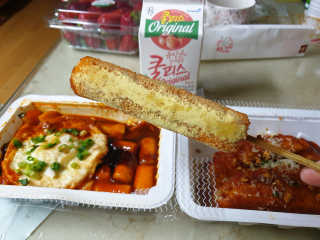 죠스떡볶이 [죠스푸드] 짜빠떡볶이+떡또그+범벅만두 신메뉴 3종 — 3점을 준 리뷰어가 2020년 4월 올린 사용 사진