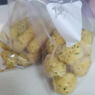 가치식탁 리얼치즈스틱, 리얼크림치즈볼 — 5점을 준 리뷰어가 2020년 10월 올린 사용 사진