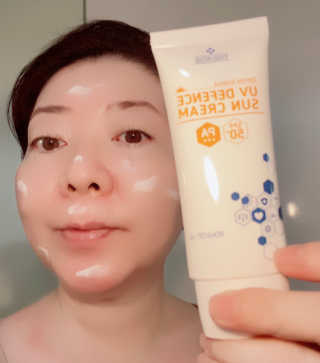 트리티스 SG_[TREATIS] UV Defence Sun Cream — 5점을 준 리뷰어가 2020년 12월 올린 사용 사진