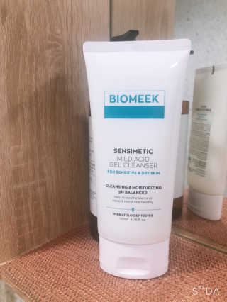 바이오믹 BIOMEEK SENSIMETIC MILD ACID CLEANSER — 5점을 준 리뷰어가 2020년 8월 올린 사용 사진