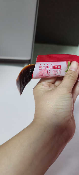 헬스업_쁘띠쁘띠석류콜라겐젤리_20g x 14포 — 4점을 준 리뷰어가 2020년 7월 올린 사용 사진