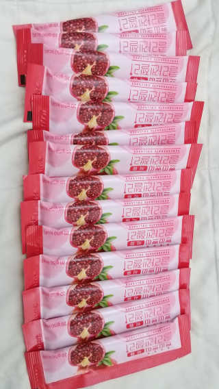 헬스업_쁘띠쁘띠석류콜라겐젤리_20g x 14포 — 5점을 준 리뷰어가 2020년 8월 올린 사용 사진