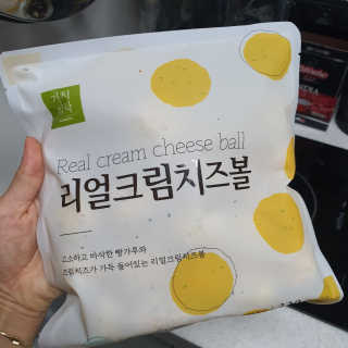 가치식탁 리얼치즈스틱, 리얼크림치즈볼 — 5점을 준 리뷰어가 2020년 10월 올린 사용 사진