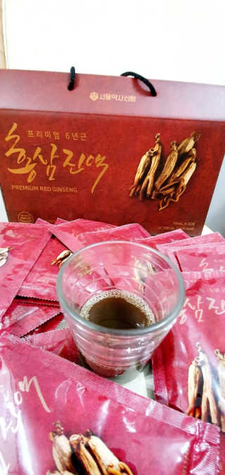 서울약사신협_프리미엄 6년근 홍삼진액_70mlx30포 — 5점을 준 리뷰어가 2020년 6월 올린 사용 사진