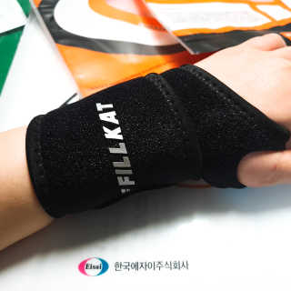 필캣 터널증후군 손목 보호대 — 5점을 준 리뷰어가 2020년 4월 올린 사용 사진