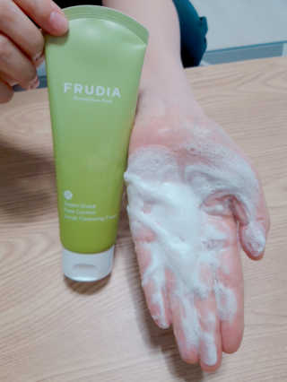 [후르디아] 피지 많은 피부엔- 청포도 스크럽 클렌징폼 — 5점을 준 리뷰어가 2020년 5월 올린 사용 사진