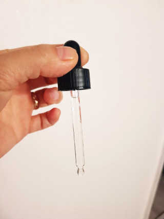 [스킨큐어] 산다화 비타민C 화이트닝 에센스 30ml — 5점을 준 리뷰어가 2020년 4월 올린 사용 사진
