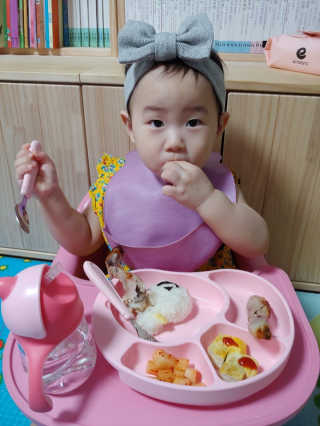 유비맘 캐릭터 실리콘 흡착 식판_색상 랜덤발송 — 5점을 준 리뷰어가 2020년 8월 올린 사용 사진