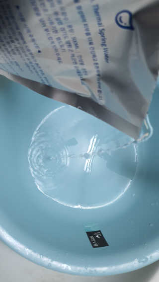 [설랩] 클렌징워터 세안수 500ml x 6팩 — 4점을 준 리뷰어가 2020년 8월 올린 사용 사진