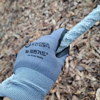 크린가드 방한장갑 크린가드 윈터라이트 글러브+에코종이물티슈+크리넥스 딱한장 핸드타올 — 5점을 준 리뷰어가 2020년 12월 올린 사용 사진