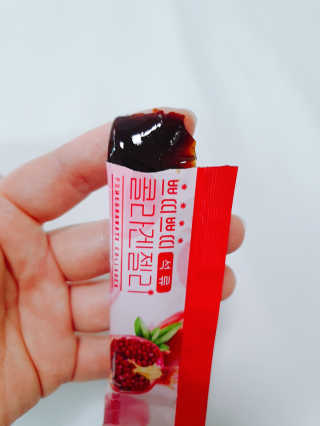 헬스업_쁘띠쁘띠석류콜라겐젤리_20g x 14포 — 5점을 준 리뷰어가 2020년 10월 올린 사용 사진