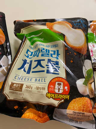 [풀무원] 치즈볼 2종-모짜렐라, 앙크림 — 4점을 준 리뷰어가 2020년 10월 올린 사용 사진