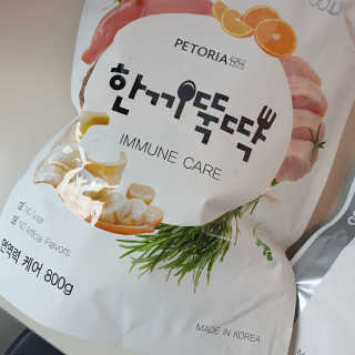 펫토리아 한끼뚝딱 프리미엄 강아지사료_그레인프리/면역력케어 — 5점을 준 리뷰어가 2020년 6월 올린 사용 사진